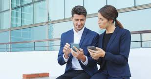ManWomanOnPhone